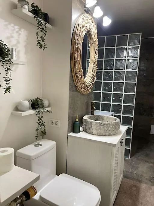 City Glow - Downtown Charm Bukarest Apartment